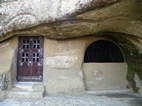 Cueva residencia de monjes de vuelta al Monasterio de Lavra
