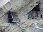 Cuevas residencia de monjes en el Monasterio de Lavra