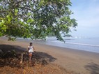 Platja de sorra volcnica en Playas del Coco