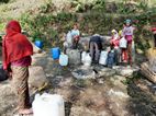 Inaugurando la fuente de agua en Khapradunga