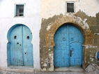 Clasicas puertas azules de la Medina de Kairouan