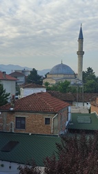 Mezquita Iljaz Bej Mirahorit vista desde el Hotel Pazari