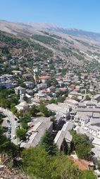 Ciudad vieja de Gjirokastër vista desde el Castillo