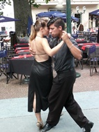 Tango en la Plaza Dorrego, barrio de San Telmo