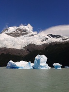 Restos del glaciar Spegazzini frente al Glaciar Seco