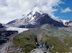 Glacera Gergeti amb muntanya Kazbeg al fons