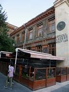 Local a Amiryan St al costat de la National Art Galery