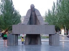 Estatua homenatge a Alexander Tamanyan en Tamanyan st.
