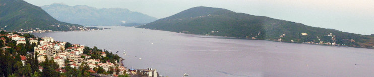 Bahía de Boka Kotorska desde la Torre Kanli-kula