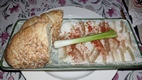 Bacon casero con puerros y pan horneado