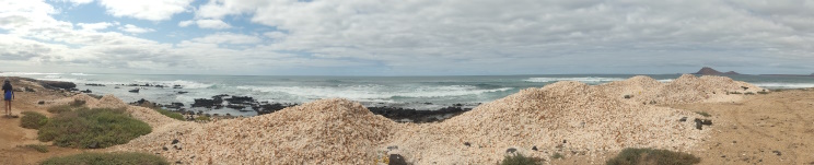 Montañas con restos de conchas cerca de Calheta Funda