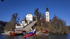 Isla de Bled desde la pietna que nos acerca a ella