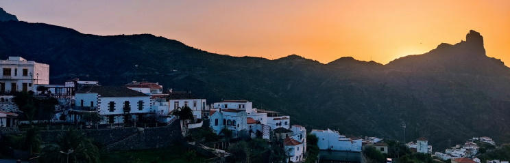 Atardecer en Tejeda con Roque Noble al fondo