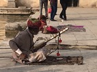 Músico en Ghat Gangaur