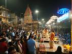 Ceremonia ganga aarti en Dasaswamedh Ghat