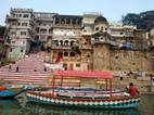 Ghats en el margen izquierdo del río Ganges, Varanasi