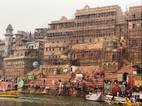 Ghats en el margen izquierdo del río Ganges, Varanasi