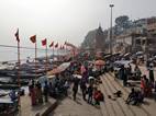Ghats en el margen izquierdo del río Ganges, Varanasi