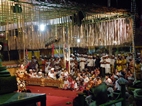 Ceremonia en un templo de Jalan Hanoman