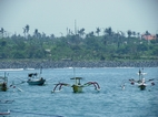 Barcas de pesca tradicionales en la playa de Sanur