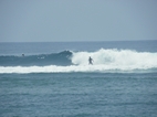 Surf en la playa de Kuta, Bali