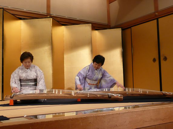 Koto (música con arpa japonesa)