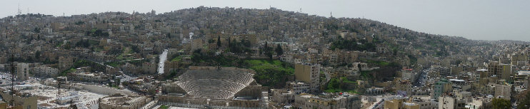 Amman con el Anfiteatro Romano en primer termino.