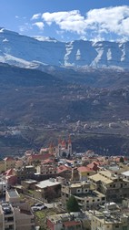 Vistas de Besharre y el valle de Qadisha