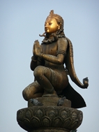 Columna con Estatua de Garuda