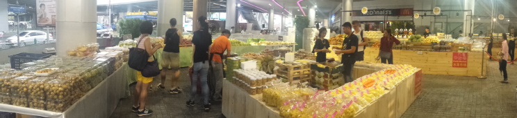 Durian Festival frente al centro comercial MBK