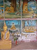 Imágnes de Buda durante la ascensión del Monte Phousi