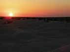 Puesta de sol en el Sahara cerca de Douz