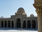 Arcadas y cúpula del mihrab de la Gran mezquita de Sidi Uqba