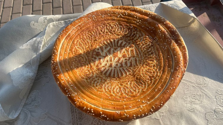 Non, pan redondo tradicional uzbeko