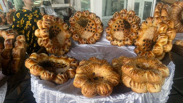Non, pan redondo tradicional uzbeko
