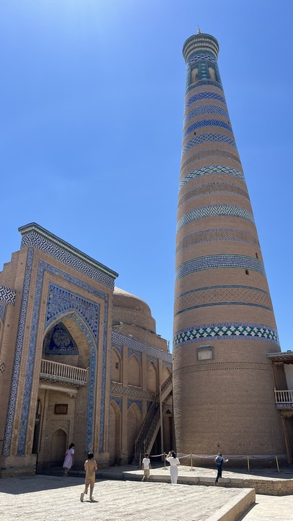 Madrasa y minarete Islom Hoja